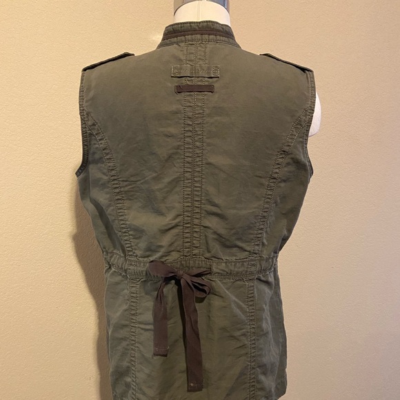 Eddie Bauer Sport Vest Size L.  Excellent condition. 28” long.  Olive/gray green - Picture 2 of 6